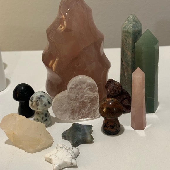 Heart-Shaped Crystal Stone - Picture 2 of 2